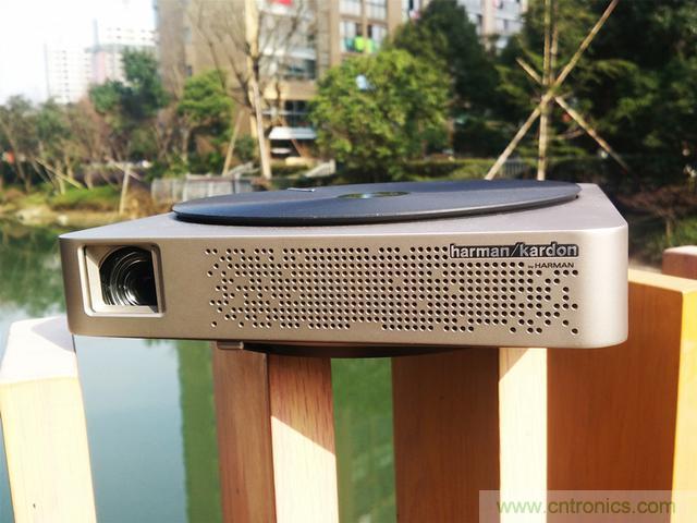 無屏電視時代已然來臨，客廳你做好準(zhǔn)備了嗎？